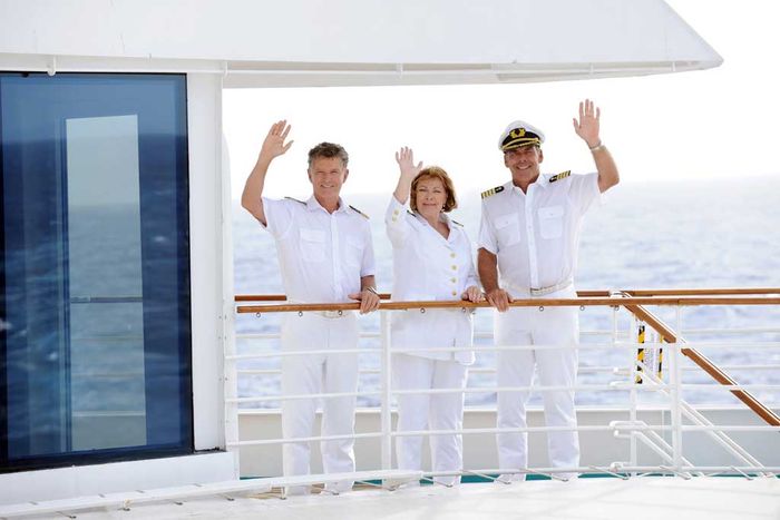 "Das Traumschiff" mit Nick Wilder, Heide Keller und Sascha Hehn. Bild: Sender / Dirk Bartling