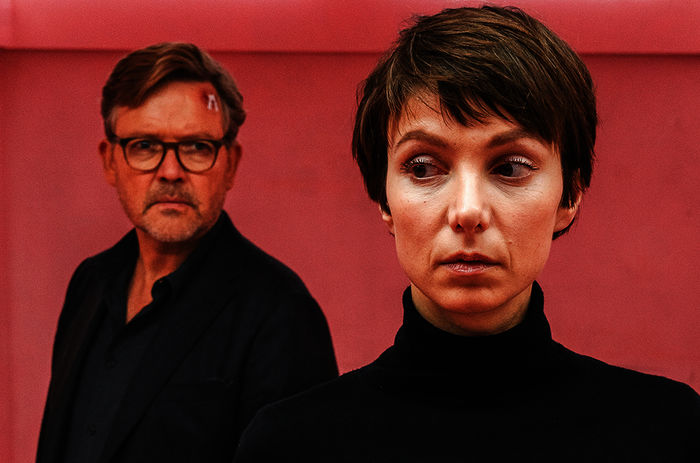 Justus von Dohnányi (Carsten Spanger), Julia Koschitz (Karla Eckhardt). Bild: Sender / ORF / ZDF / Tivoli Film / Hendrik Heiden