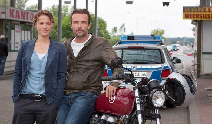 Maria Simon (Kriminalhauptkommissarin Olga Lenski) und Lucas Gregorowicz (Kriminalhauptkommissar Adam Raczek). Bild: Sender / Conny Klein