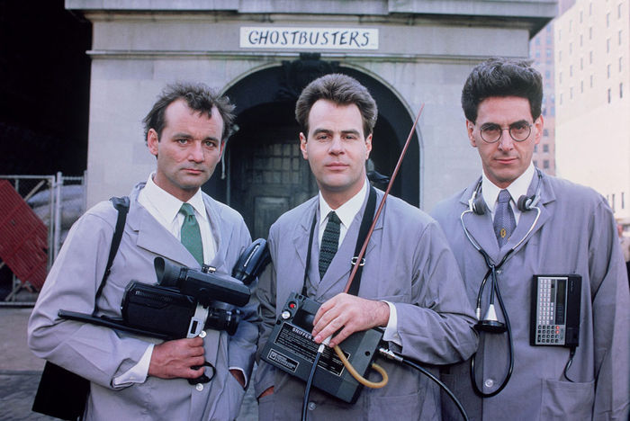 Die drei Parapsychologen Dr. Peter Venkman (Bill Murray), Dr. Raymond Stantz (Dan Aykroyd) und Dr. Egon Spengler (Harold Ramis) gründen nach ihrem Rausschmiss aus der Universät eine private Geisterjäger-Agentur. Bild: Sender