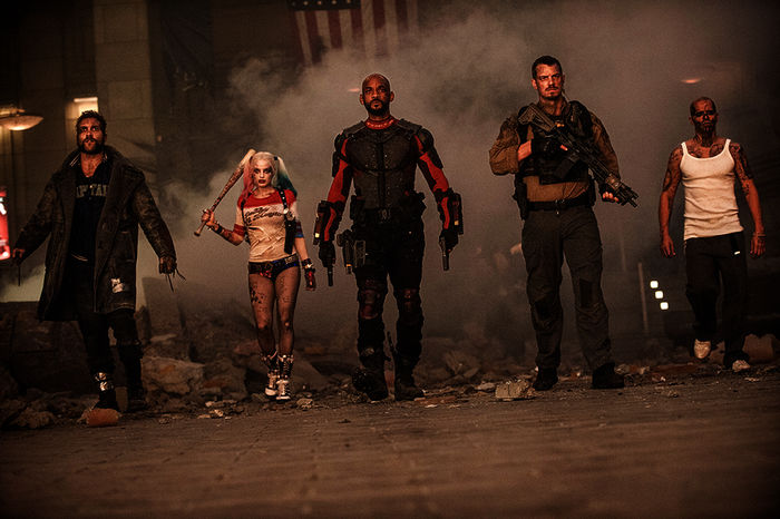 Jai Courtney (Captain Boomerang), Margot Robbie (Dr. Harleen Quinzel / Harley Quinn), Will Smith (Floyd Lawton / Deadshot), Joel Kinnaman (Col. Rick Flag), Jay Hernandez (Diablo). Bild: Sender / Warner Bros