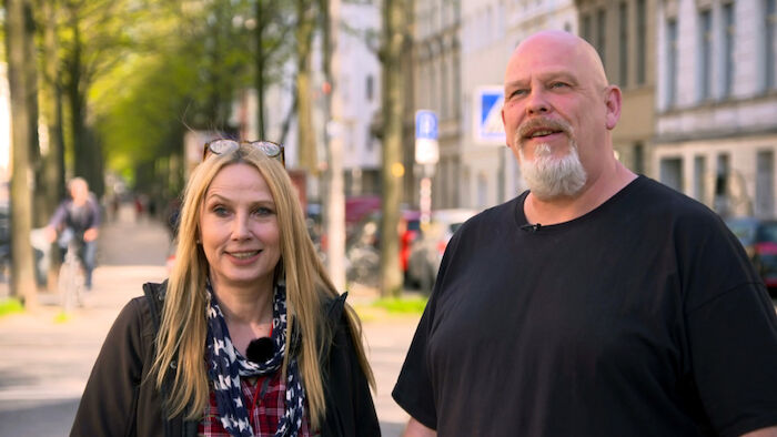 Das Messie-Team: Therapeutin Sabina Hankel-Hirtz und Entrümpelungsprofi Dennis Karl. Bild: Sender /     RTLZWEI / EndemolShine Germany