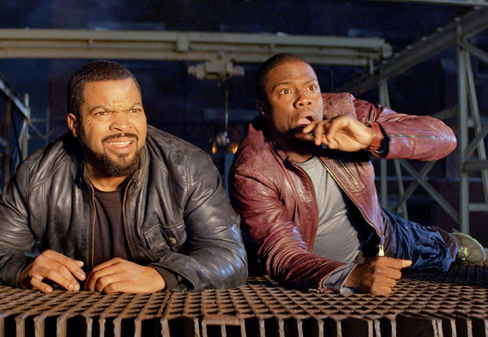 Als Wachmann Ben Barber (Kevin Hart, r.) den knallharten Cop James Payton (Ice Cube) bei einem Einsatz begleitet, bekommt er die Gelegeheit sich vor dem Bruder seiner Verlobten zu beweisen. Allerdings hat er dabei die Skrupellosigkeit der Waffenhändlerszene gehörig unterschätzt ... Bild: Sender / 2013 Universal Studios.