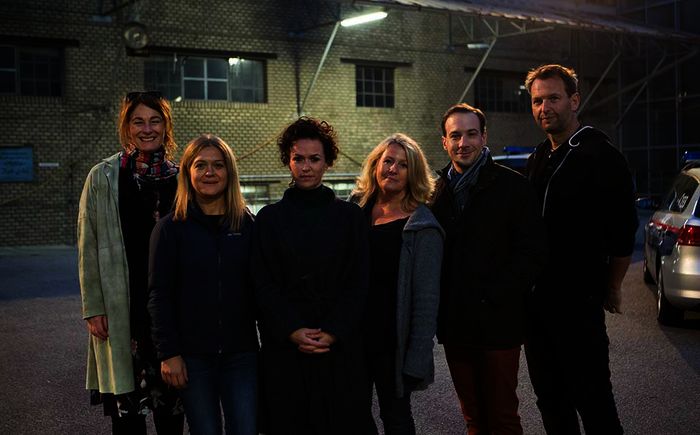 Bettina Kuhn, Barbara Eder, Melika Foroutan, Sabine Weber, Florian Teichtmeister, Martin Gschlacht. Bild: Sender / Satel / Fabio Eppensteiner
