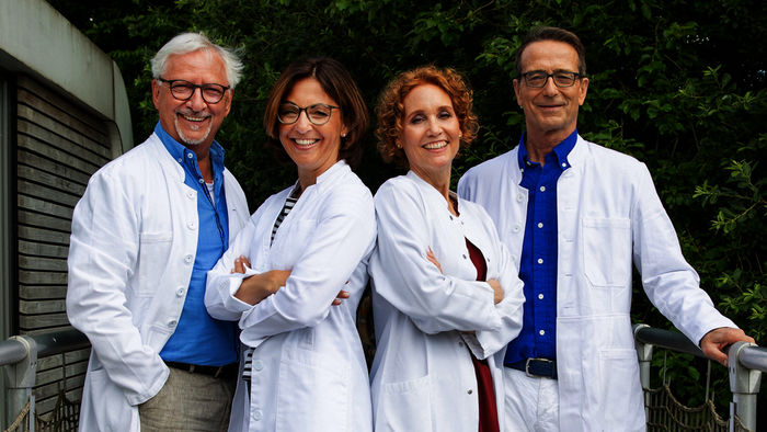 Die Ernährungs-Docs: Jörn Klasen, Silja Schäfer, Viola Andresen und Matthias Riedl. Bild: Sender / NDR / nonfictionplanet / H. Marady