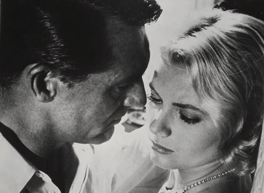 Kommen sich näher: Frances (Grace Kelly) und John Robie (Cary Grant). Bild: Sender