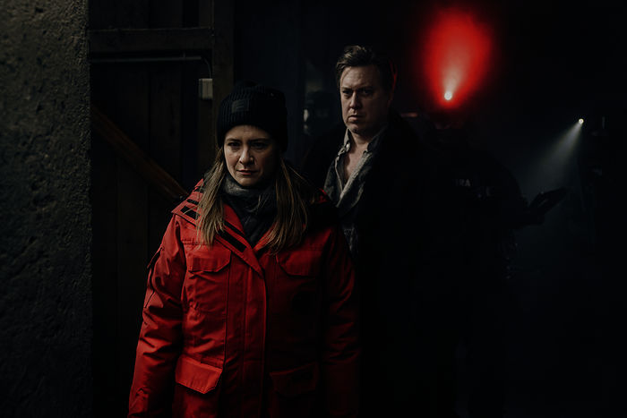 Der Pass, Staffel 2: Julia Jentsch und Nicholas Ofczarek. Bild: Sender / Hendrik Heiden / Sky Studios /Sky Deutschland / W&B Television / epo-film 