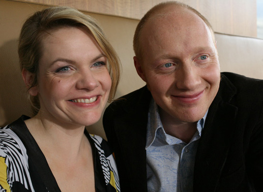 Martina Zinner (Isabelle), Simon Schwarz (Berti). Bild: Sender
