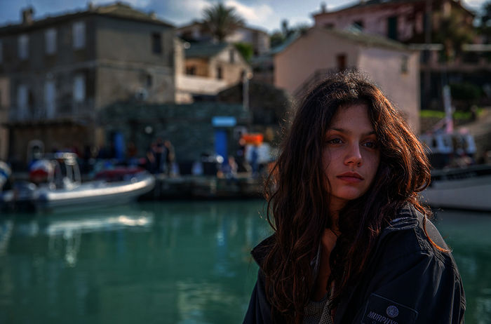 Was haben die stille Chloé (Noée Abita) und die geheimnisvolle Théa mit den Vorfällen zu tun? Bild: Sender / ARTE France / Angela Rossi