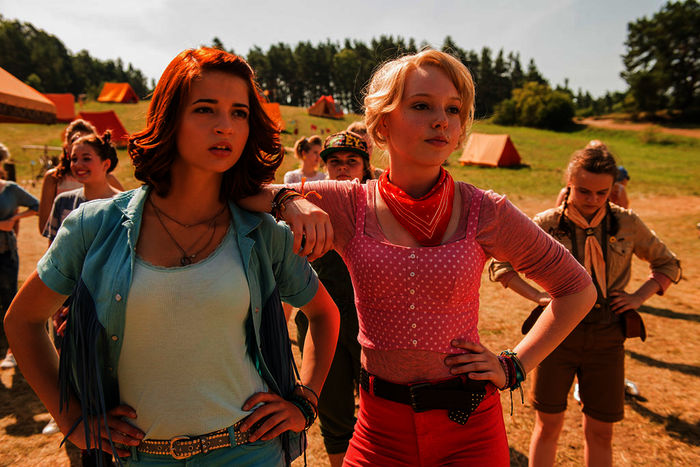 Tina (Lisa-Marie Koroll) und Bibi (Lina Larissa Strahl) halten zusammen. Bild: Sender