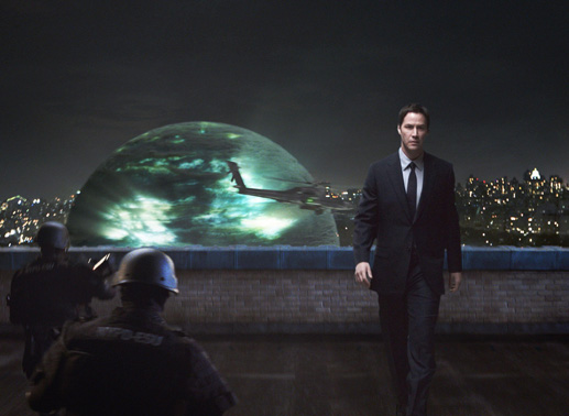 Auf der ganzen Welt tauchen fremdartige Sph&auml;ren auf, die global f&uuml;r Unruhen und Panik sorgen. Mit ihnen erscheint Klaatu (Keanu Reeves), Repr&auml;sentant einer m&auml;chtigen Allianz von fremden Planeten. Kommt er in friedlicher Mission, oder stellt er eine Bedrohung f&uuml;r die gesamte Menschheit dar? Bild: Sender/Weta