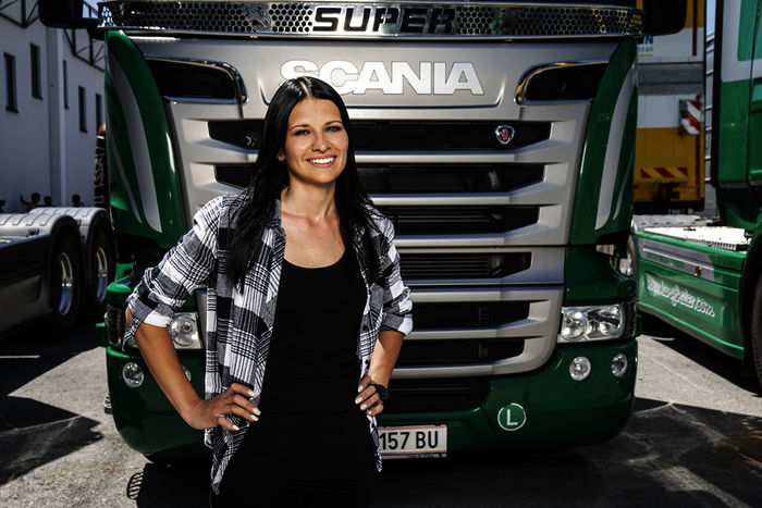 Julia in Trucker Babes Austria. Bild: Sender / ATV / Ernst Kainerstorfer