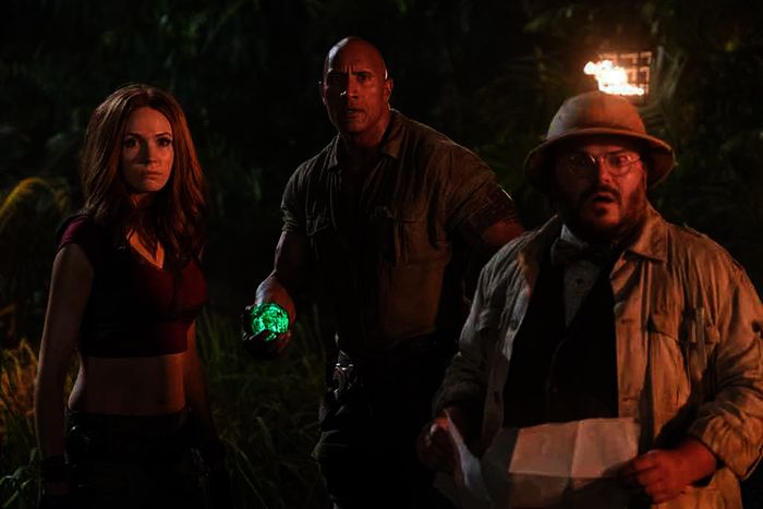 Karen Gillan, Dwayne „The Rock“ Johnson & Jack Black in „Jumanji: Willkommen im Dschungel”. Bild: Sender /  2017 Sony Pictures Television Inc. All Rights Reserved. 