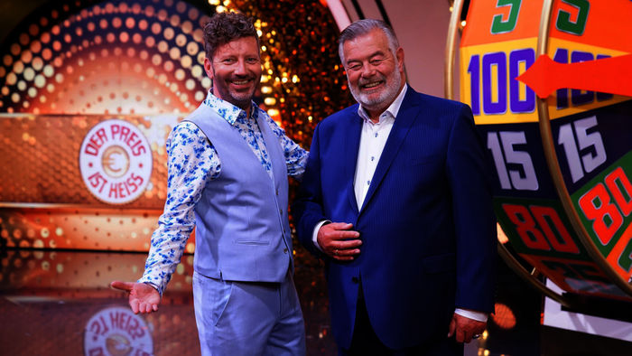 Der Preis ist heiß: Moderator Harry Wijnvoord und Announcer Thorsten Schorn. Bild: Sender / RTL / Stefan Gregorowius