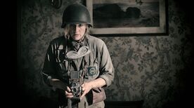 Die Fotografin: Die Fotografin Lee Miller (Kate Winslet) hält die Schrecken des Krieges mit ihrer Kamera aus nächster Nähe fest. Bild: Sender / Sky UK Ltd / Kimberley French,