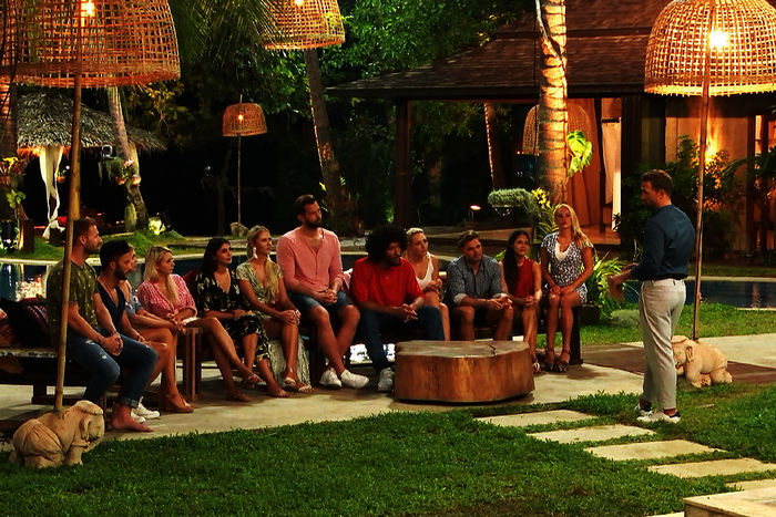 V.l.: Christian, Domenico, Erika, Carina, Yeliz, Lina, Oliver, Marvin, Caro, Johannes, Pam, Evelyn und Moderator Florian Ambrosius. Bild: Sender / MG RTL D