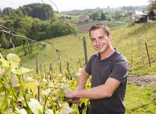 Franz, der fröhliche Weinbauer, 27 Jahre, aus der Steiermark. Franz ist Weinbauer, der eine eigene Buschenschank samt Gästezimmern betreibt. Er sucht eine Frau, mit der er eine Familie gründen kann. Sie sollte allerdings keine Tattoos oder Piercings haben, denn die gefallen ihm so gar nicht. Bild: Sender