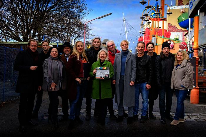 Crossover SOKO Donau und SOKO Leipzig: Bohatsch, Steinocher, Happe, Darnov, Klebow, Jürgens, Kren, Riedlsperger, Marschke, Girnth, Rietz, Merten, Weber.Bild: Sender / SATEL-Film / Domenigg