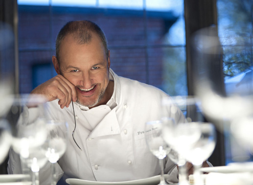 Wenige Gäste, langweiliges Essen und keine Motivation? Der Sternekoch Frank Rosin hat eine Woche Zeit, um Küche, Koch und Crew verbesserungswilliger Restaurants auf Vordermann zu bringen. Bild: Sender