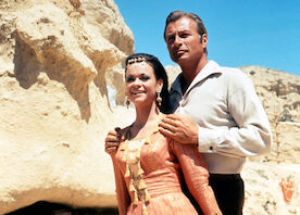 Der Schatz der Chald&auml;er befindet sich in einem Berg, der von Mara Durimeh bewacht wird. Um an diesen Schatz zu kommen, entf&uuml;hren die Banditen die Enkelin Ingscha (Marie Versini). Kara Ben Nemsi (Lex Barker) und seine Freunde befreien sie. Bild: Sender