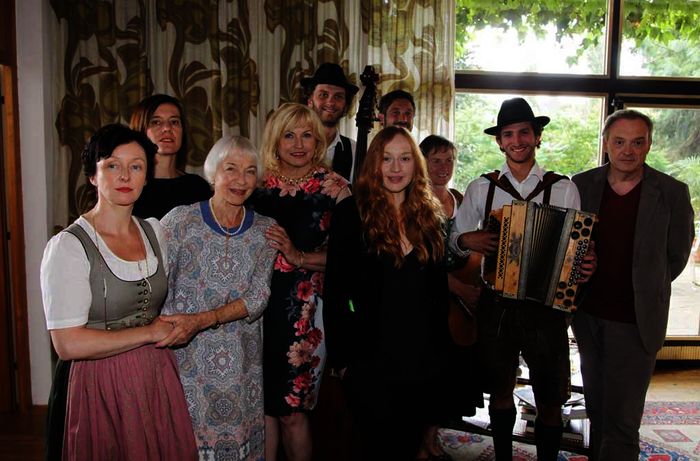 Regina Fritsch,Pia Hierzegger, Christine Ostermayer, Grazyna Dylag, Brigitte Hobmeier, Josef Hader. Bild: Sender / ORF / EpoFilm / Stefan Haring