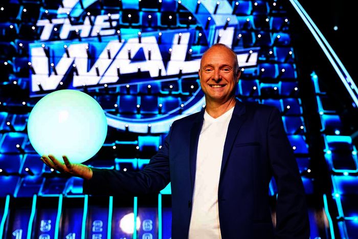 "Endlich eine Mauer, die Spaß macht": Frank Buschmann moderiert "The Wall" bei RTL! Bild: Sender