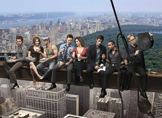 Das Team: A.J. Buckley (Adam Ross), Anna Belknap (Lindsay Monroe), Carmine Giovinazzo (Danny Messer), Gary Sinise (Det. Mac Taylor), Melina Kanakaredes (Det. Stella Bonasera), Eddie Cahill (Det. Don Flack), Hill Harper (Dr. Sheldon Hawkes), Robert Joy (Dr. Sid Hammerback). Bild: Sender