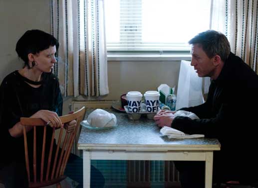 Rooney Mara als Hackerin Lisbeth Salander und Daniel Craig als Journalist Mikael Blomkvist. Bild: Sender / Sony Pictures