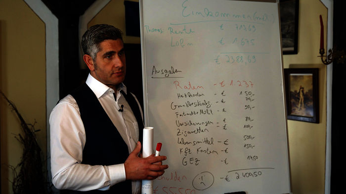 Raus aus den Schulden: Schuldnerberater Stilianos Brusenbach. Bild: Sender/RTL