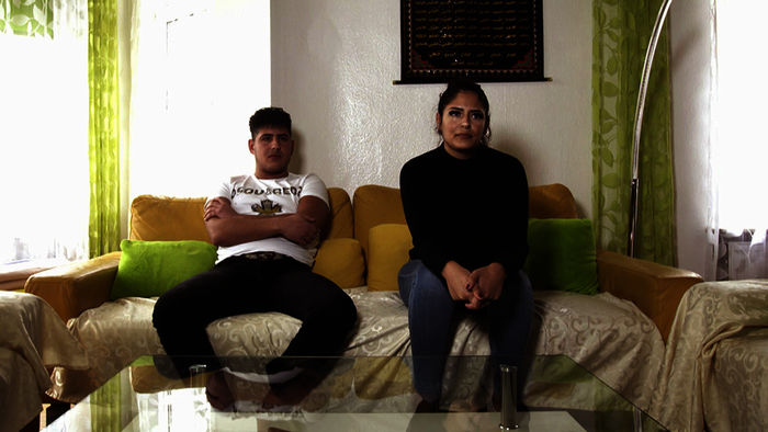 Die Geschwister Mohammad (19) und Zainab (18) aus Dortmund erläutern, wie sie zum Thema Gleichberechtigung stehen Bild: Sender/RTL II