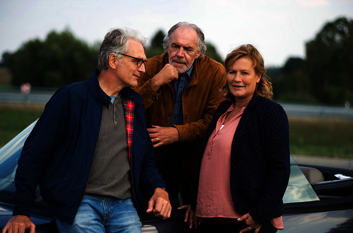 Walter Sittler (Rolle Alexander Senn), Christian Kohlund (Rolle Georg Fischer) und Suzanne von Borsody (Rolle Christine Fischer). Bild: Sender / ARD Degeto / Thorsten Jander