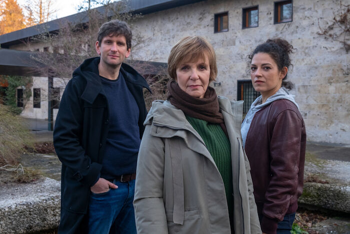 Komissarin Lucas: Kommissarin Ellen Lucas (Ulrike Kriener) und ihre Kollegen Werner Fitz (Sebastian Schwarz) und Betty Sedlacek (Claudia Kottal). Bild: Sender / ZDF / Erika Hauri