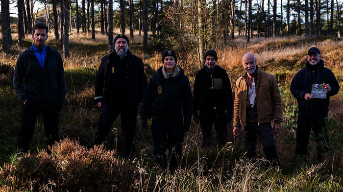 RAuhnächte: Tim Bergmann (Rolle Jannik Larsen), Nicki von Tempelhoff (Rolle Magnus Vinter), Marlene Morreis (Rolle Ida Sörensen), Christian Theede (Regie), Simon Licht (Rolle Avis Roer) und Simon Schmejkal (Kamera). Bild: Sender / ARD Degeto / Manju Sawhney 