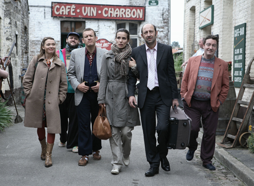 Anne Marivin (Annabelle Deconninck), Guy Lecluyse (Yann Vandernoout), Dany Boon (Antoine Bailleuil), Zoé Félix (Julie Abrams), Kad Merad (Philippe Abrams), Philippe Duquesne (Fabrice Canoli). Bild: Sender