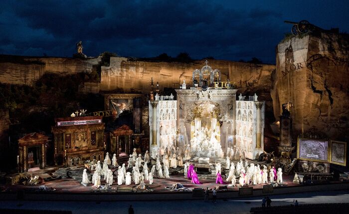 Aus der Oper im Steinbruch: Tosca. Bild: Sender / ORF / Landesstudio Burgenland  / &copy;wearegiving / wearegiving gmbh. 