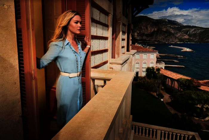 Julia Styles in „Riviera“. Bild: Sky