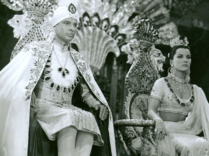 Der Maharadscha Chandra (Walter Reyer) und seine Frau Seetha (Debra Paget). Bild: Sender / CCC Filmkunst, 