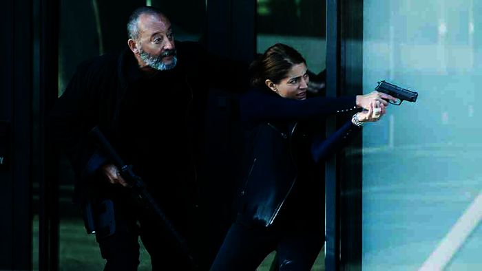 Serge Buren (Jean Reno) und Margaux (Caterina Murino) arbeiten zusammen als Polizisten in Paris. Gemeinsam bearbeiten sie die gefährlichsten Fälle. Doch sie teilen mehr als nur den Job ... Bild: Sender