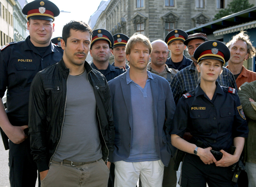 Holger Schober (Abteilungsinspektor Roman Mohácsi), Fahri Yardim (Abteilungsinspektor Altan Uslu), Serge Falck (Chefinspektor Lukas Moosburger), Kristina Bangert (Chefinspektorin Helga Rauper). Bild: Sender / Petro Domenigg