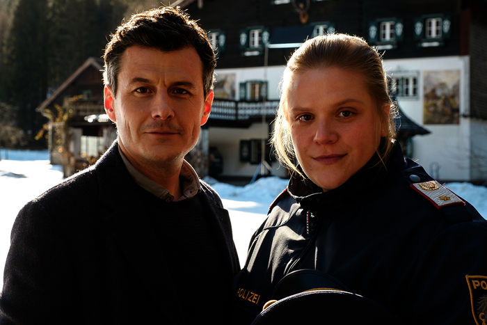 Martin Merana (Manuel Rubey), Franziska Heilmayr (Stefanie Reinsperger). Bild: Sender / ZDF und Petro Domenigg I FILMSTILLS.AT 2.