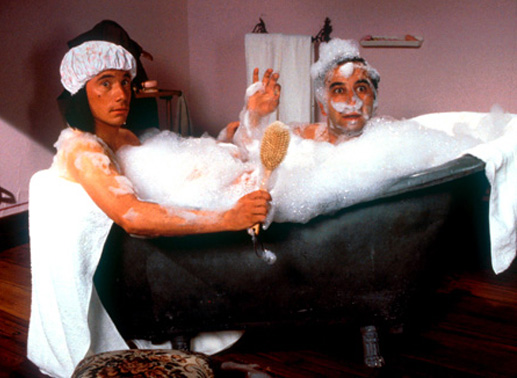Abachi (Michael Herbig) und Hombre (Hilmi Sözer) gehen baden. Bild: Sender