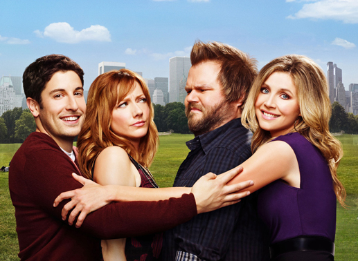 Ben Parr (Jason Biggs), Connie Grabowski (Judy Greer), Larry Munsch (Tyler Labine) und Kate Swanson (Sarah Chalke) ... Bild: Sender