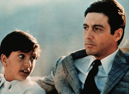 Michael Corleone (Al Pacino) hat nun die Geschäfte seines Vaters übernommen und hofft, dass sein Sohn Anthony (James Gounaris) irgendwann der Chef wird. Bild: Sender