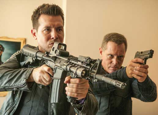 Antonio Dawson (Jon Seda) und Hank Voight (Jason Beghe) ermitteln in einer brutalen Mordserie, die mit einem Drogenkartell in Verbindung steht. Bild: Sender / Universal