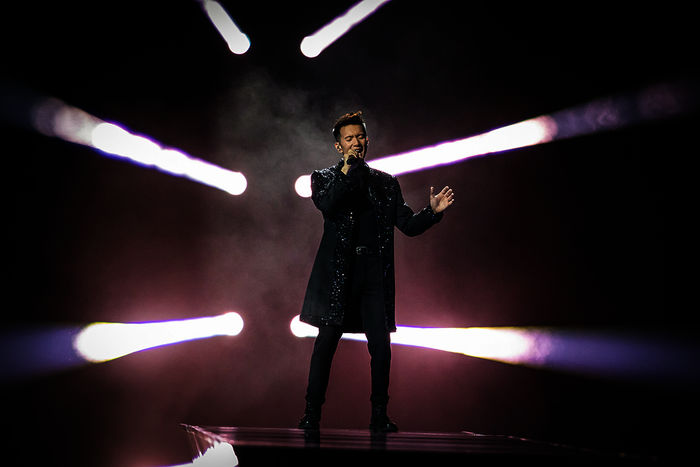 Eurovision Song Contest 2021. ÖSterreisch Teilnehmer Vincent Bueno. Bild: Sender / ORF / Regine Schoettl