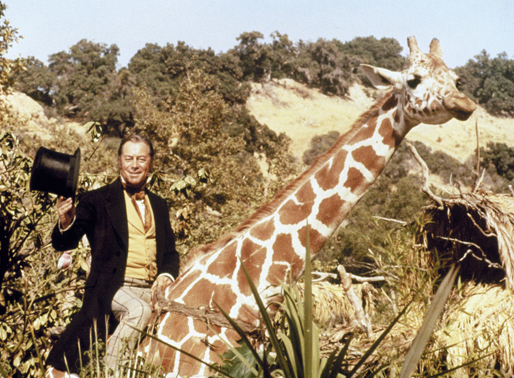 Dr. John Dolittle (Rex Harrison) hat diese Giraffe überredet, ihn ein Stück mitzunehmen ... Bild: Sender / © 20th Century Fox Film Corporation