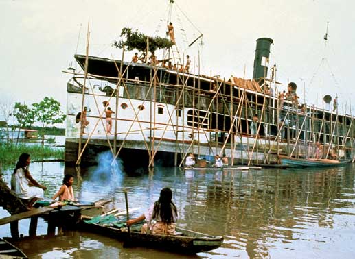 Unter Hochdruck wird der alte Amazonasdampfer wieder fahrtüchtig gemacht und für die Urwaldexpedition hergerichtet. Bild: Sender