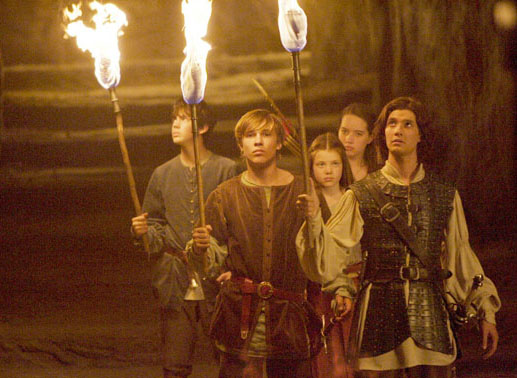 Skandar Keynes (Edmund Pevensie), William Moseley (Pete Pevensie), Georgie Henley (Lucy Pevensie), Anna Popplewell (Susan Pevensie), Ben Barnes (Prinz Kaspian). Bild: Sender