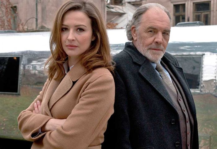 Ein gegensätzliches Team: der skandalumwitterte Thomas Borchert (Christian Kohlund) und die idealistische Anwältin Dominique Kuster (Katrin Bauerfeind). Bild: Sender / Graf Film / Ladislav Jelinek,