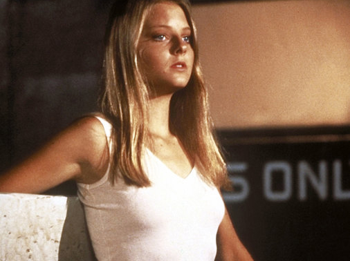 Die erst 12 Jahre junge Iris (Jodie Foster) ist von zuhause ausgerissen und dem Zuhälter Sport in die Hände gefallen, der sie dazu bringt, für ihn als Prostituierte in New York zu arbeiten ... Bild: Sender